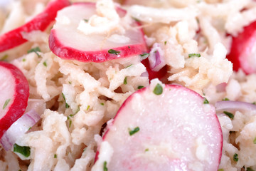 Frischer Salat mit Rettich und Radieschen