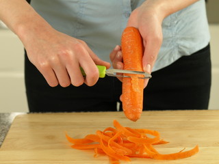 Peeling carrot