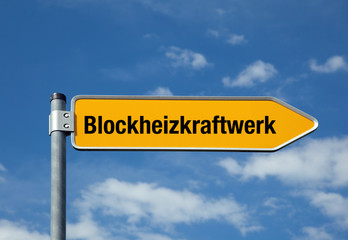 Pfeil mit blauem Himmel BLOCKZEIHZKRAFTWERK