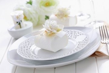 Luxury place setting in white