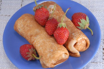 PANCAKES WITH STRAWBERRIES