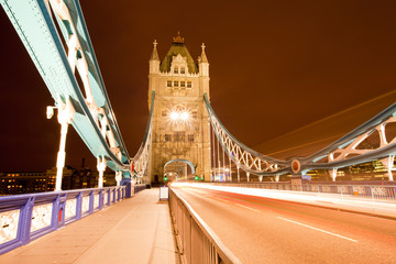 Fototapeta na wymiar Tower Bridge Noc