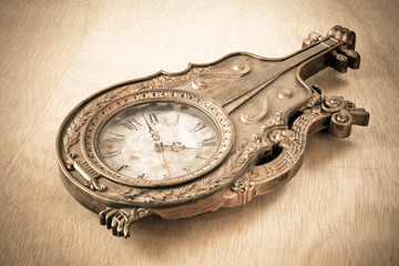 Fototapeta na wymiar Antique gold clock