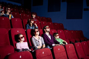 Parents with children watching a comedy - 41740819