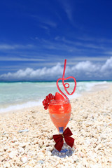 綺麗な砂浜とジュース