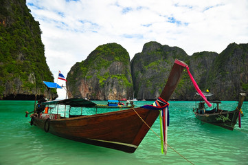 Naklejka na ściany i meble Boat at Maya Bay Thailand