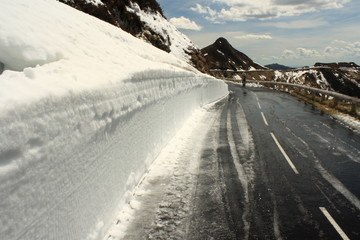 icy road at Pas de Peyrol