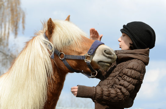 M&auml;dchen mit Pferd