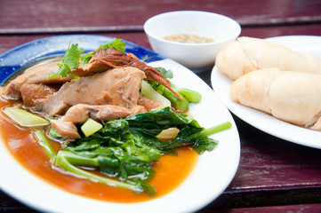 Steam pork leg with gravy and vegetable with White Wheat Bun