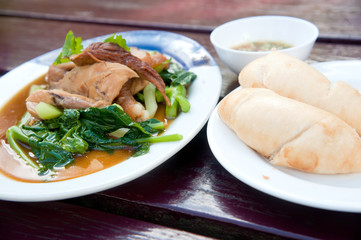 Steam pork leg with gravy and vegetable with White Wheat Bun
