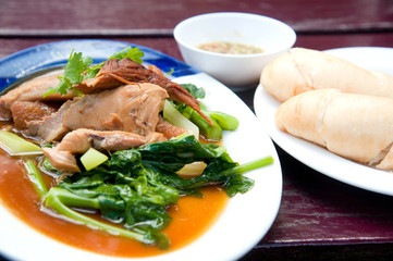 Steam pork leg with gravy and vegetable with White Wheat Bun