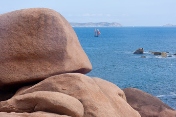 Fototapeta na wymiar Cote de granite Rose, Brittany Coast near Ploumanach, France
