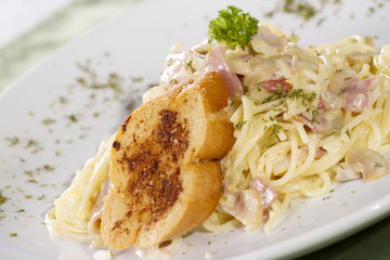 carbonara, white sauce pasta carbonara with bread
