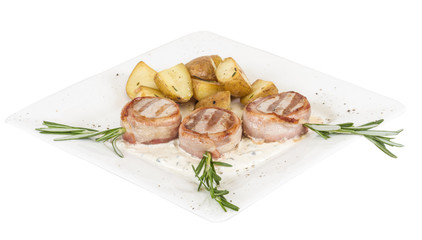 Grilled steak wrapped in bacon, with grilled vegetables, mashed