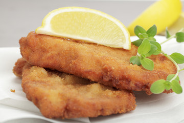 Schweineschnitzel mit Zitrone