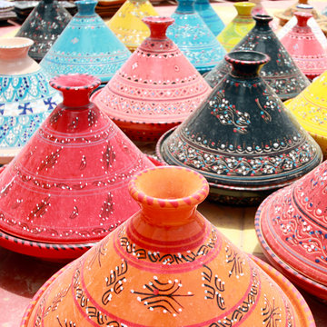 March&eacute;s & Souks - Tajines