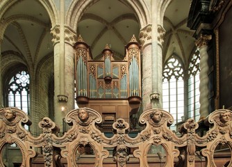 anges et grand orgue de l'église St Nicolas (Gent)
