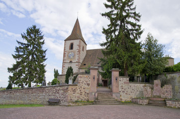 Fototapeta na wymiar Église fortifiée Saint-Jacques-le-Majeur