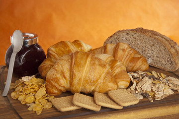 colazione con cornetti al forno