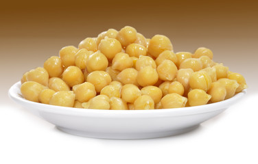 Plato con garbanzos cocidos.