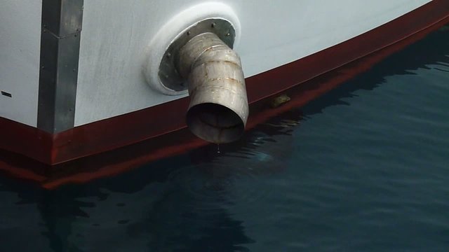 marmitta del motore entrobordo del barcone