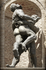 Statue © CURAphotography