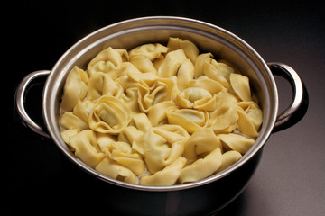 Tortellini in pentola