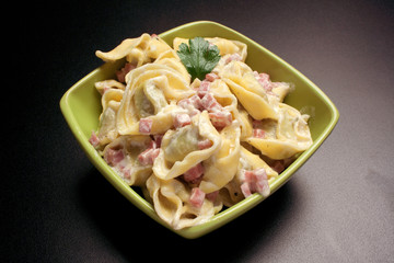 Tortellini panna e prosciutto cotto