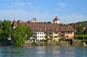 Fototapeta na wymiar Riverhouses w Rheinfelden, Szwajcaria