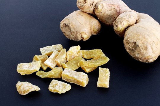 radice di zenzero e zenzero candito