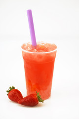 Erdbeer Bubble Tea mit Tapiokaperlen