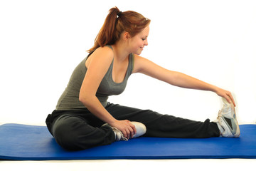 Frau auf Gymnastikmatte 5.12