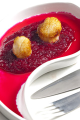 fried Saint Jacques molluscs on mashed red beet