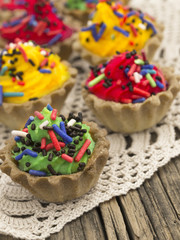 Fototapeta na wymiar colorful cupcakes