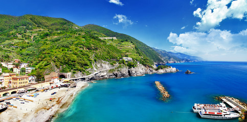 Fototapeta premium pictorial Ligurian coast - Monterosso, Italy