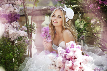 portrait of a bride with a bouquet of lilacs