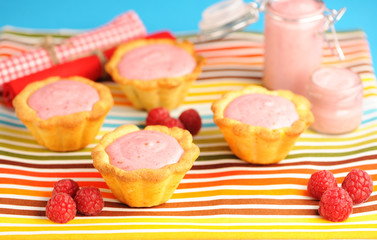 Cake with raspberry yogurt dessert
