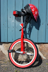 Uni-cycle and red safety helmet with flowers © Maimento