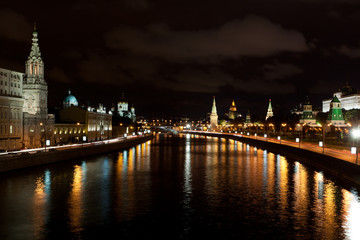 Obraz premium Russia, Moscow, night view of the Moskva River