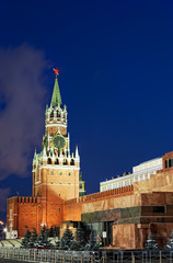 Fototapeta na wymiar Spasskaya wieży Kremla, widok nocny. Moskwa, Rosja