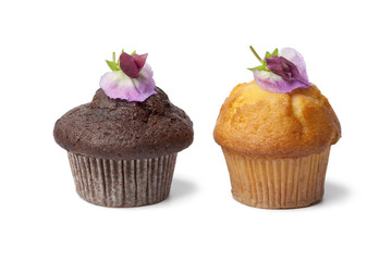 Cupcakes with fresh flowers