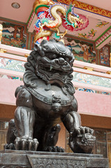 Fototapeta na wymiar Chinese lion statue