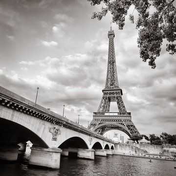 Fototapeta Widok Wieży Eiffla z Seine River Square Format