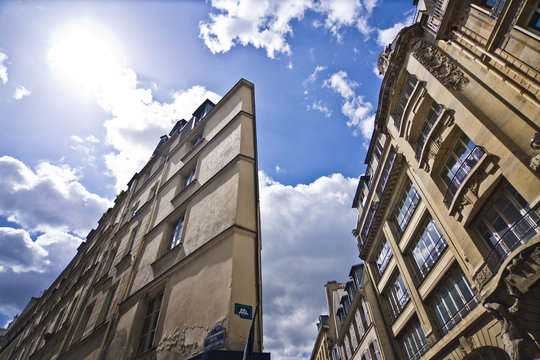 Immeuble triangulaire rue d'Argenteuil - Paris