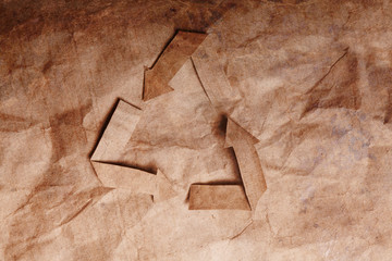 Fototapeta na wymiar Stary brązowy parer tło z recyklingu znak