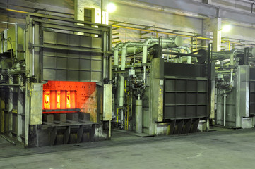 glühende Stahlträger Hochofen / steel mill factory