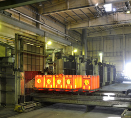 glühende Stahlträger Hochofen / steel mill factory