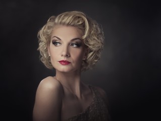 Naklejka premium Retro woman portrait