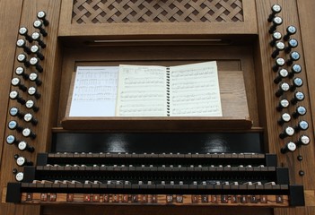 Kirchenorgel