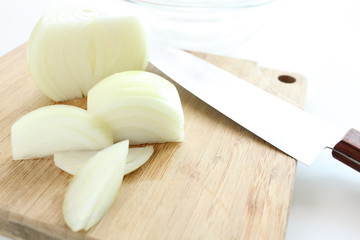 Fototapeta na wymiar onion slices on wooden cutting board